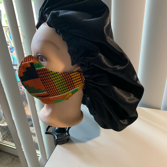 African fabrics and satin hair bonnet - Picture 4 of 5